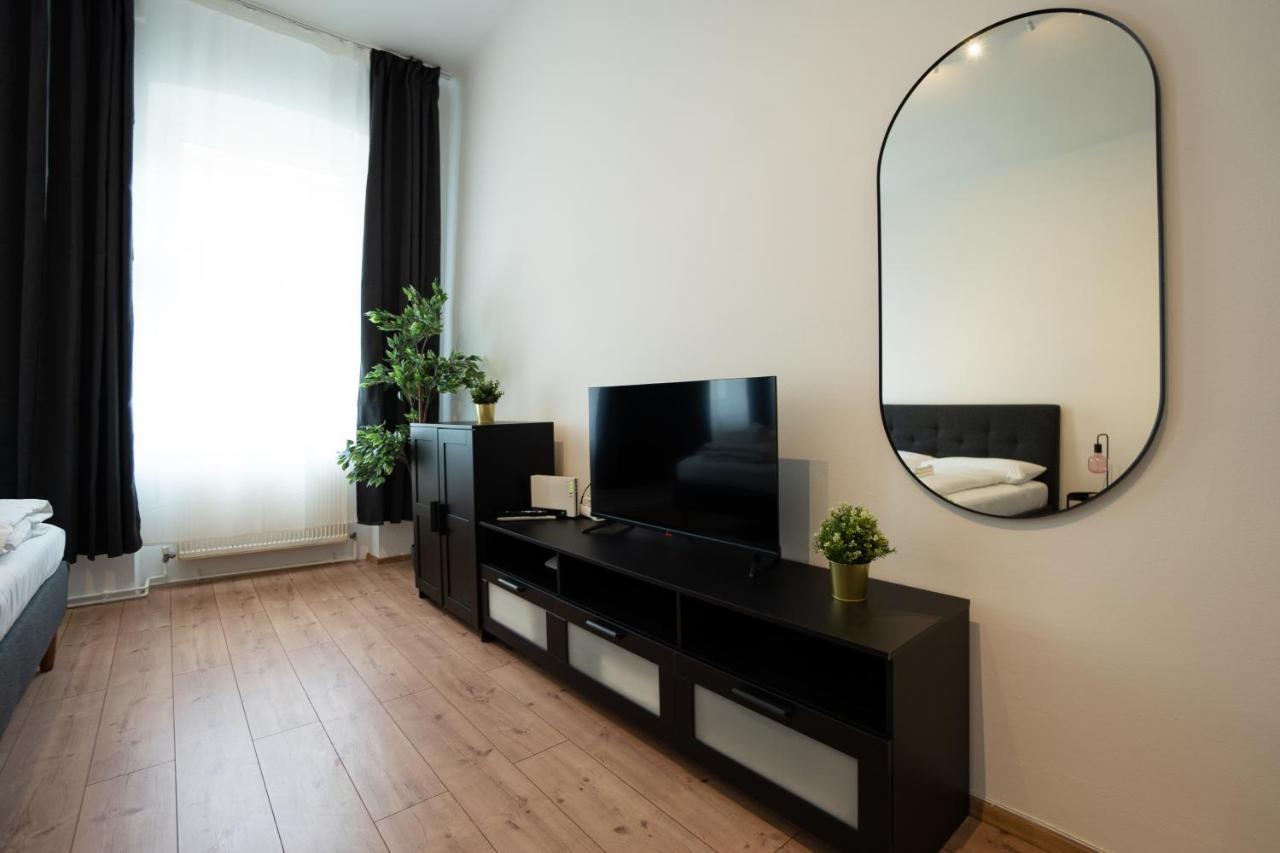 Lovely 1-Bedroom Apartment Next To Praterstern Bécs Kültér fotó