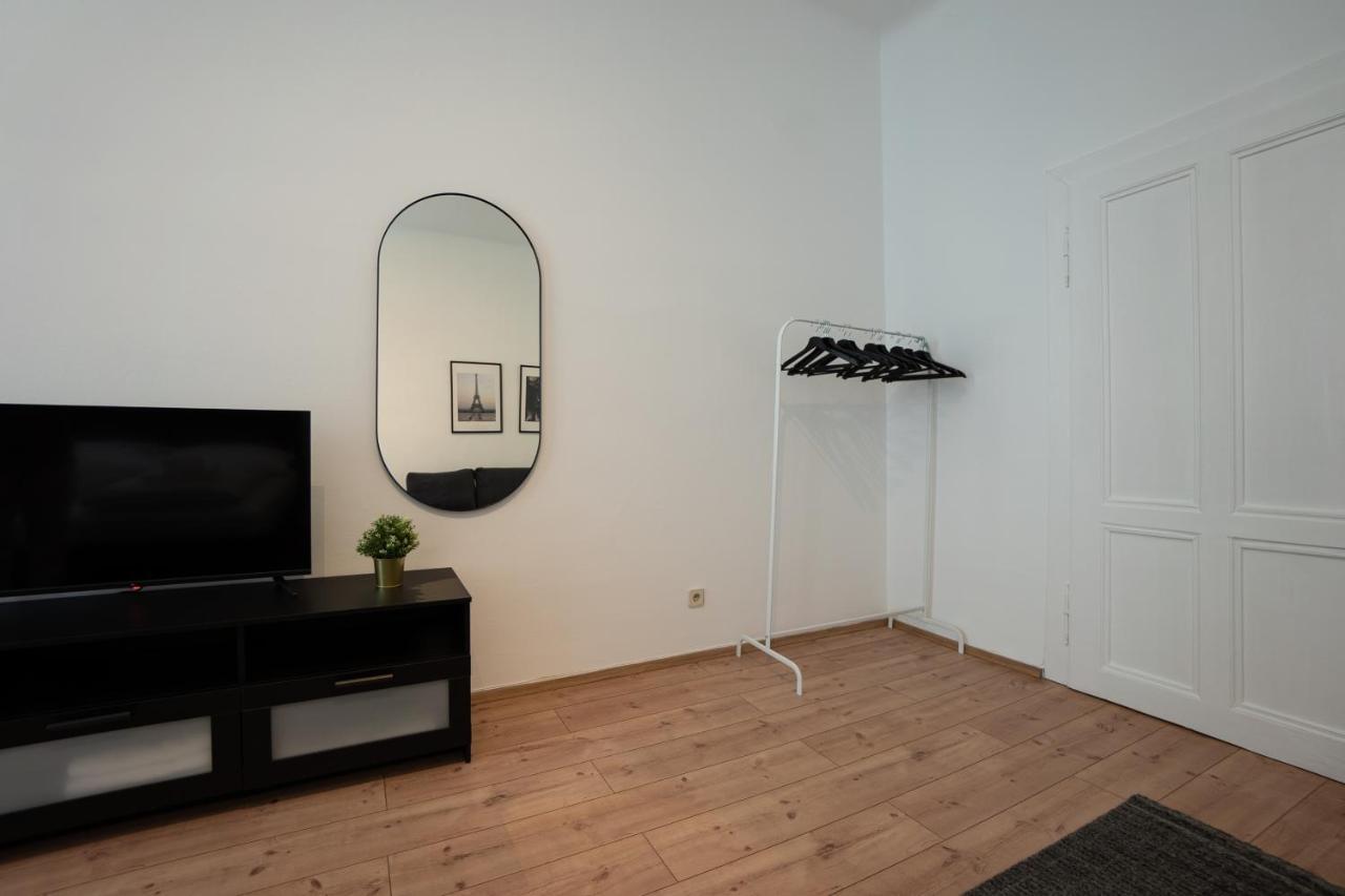 Lovely 1-Bedroom Apartment Next To Praterstern Bécs Kültér fotó