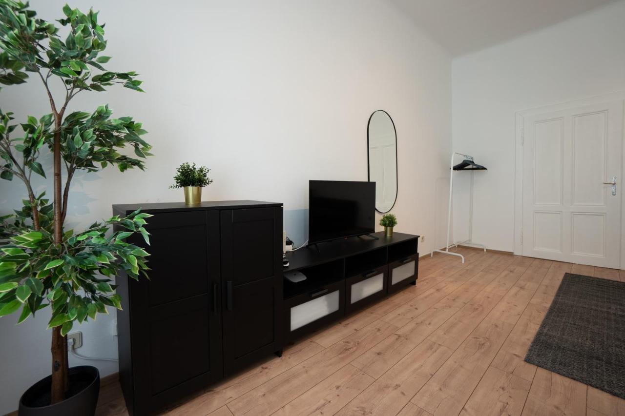 Lovely 1-Bedroom Apartment Next To Praterstern Bécs Kültér fotó