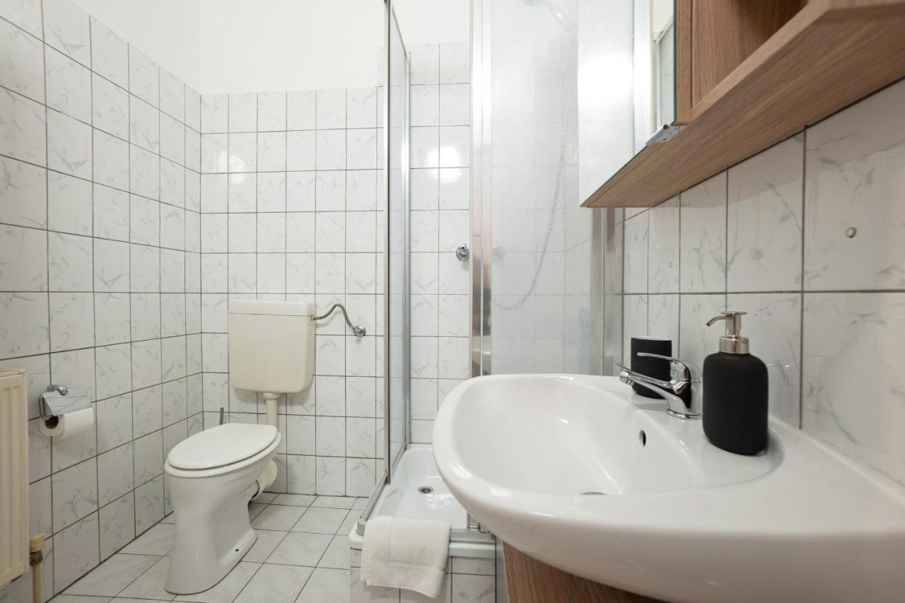 Lovely 1-Bedroom Apartment Next To Praterstern Bécs Kültér fotó