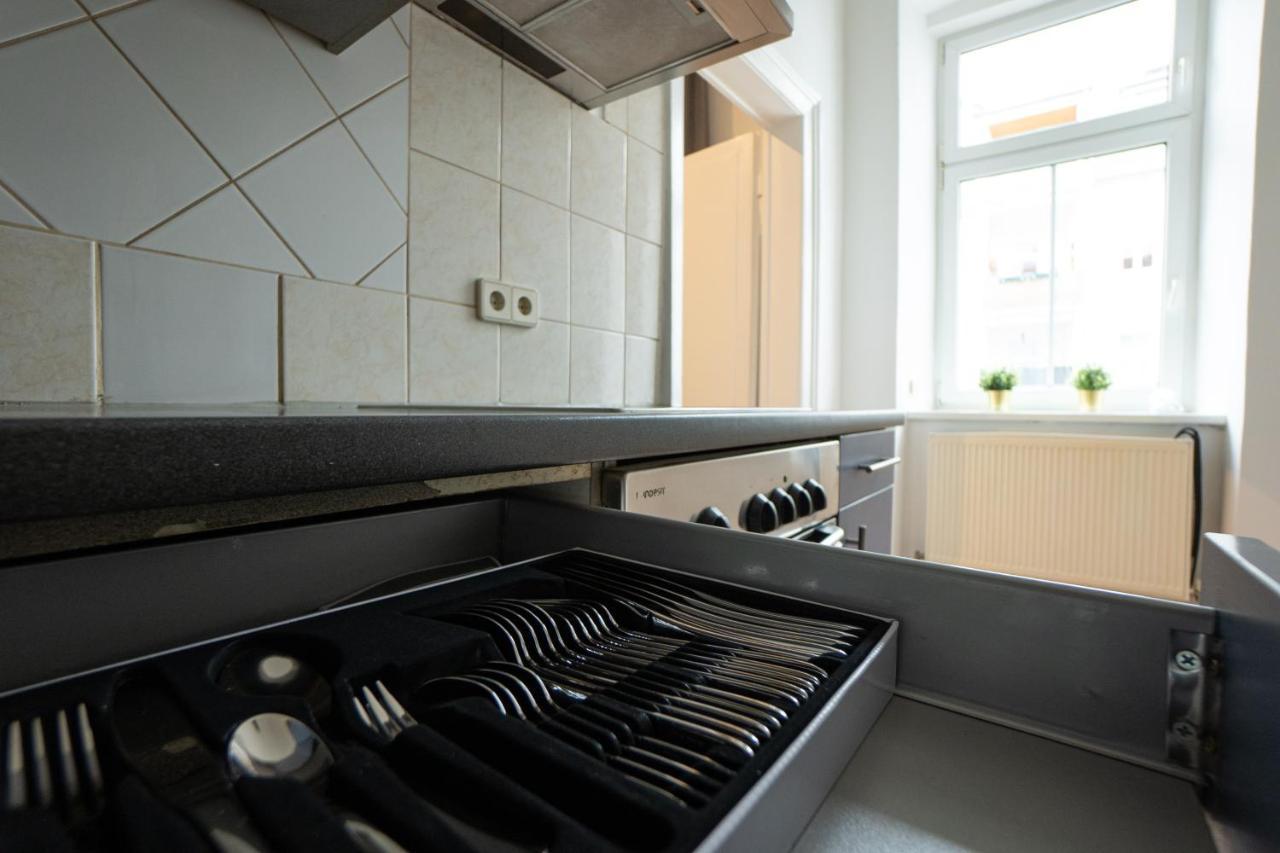 Lovely 1-Bedroom Apartment Next To Praterstern Bécs Kültér fotó